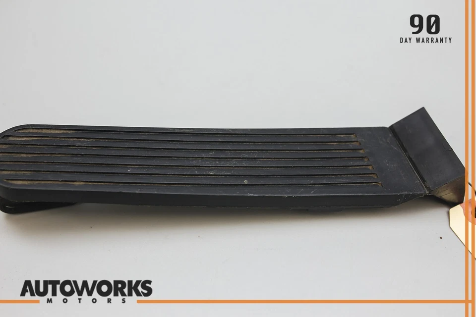 Резиновая тормозная педаль педаль акселератора газового дросселя 83-87 Porsche 944 от оригинального производителя - Изображение 3 из 4