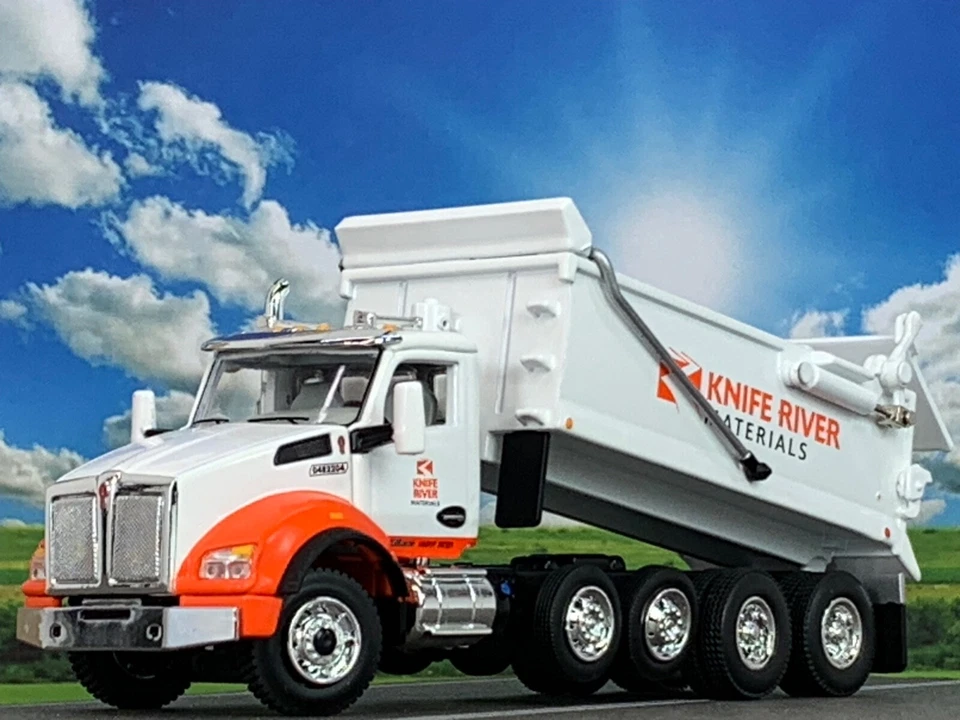 1/64 DCP KENWORTH T880 ROGUE DUMP AND TRANSFER TRAILER TT&C SHOW TRUCK - Image 4 of 4