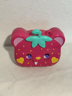 Polly Pocket Dolls and Accessories Travel Toy Playset Straw-beary Patch Compact