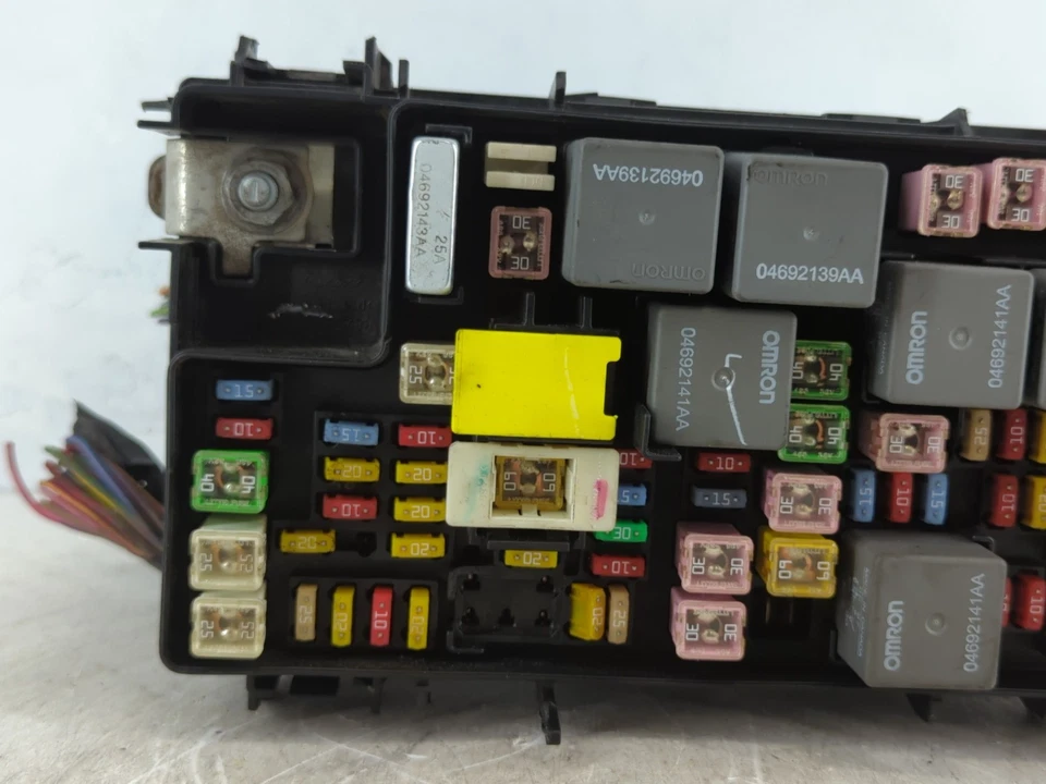 Jeep Liberty 2009-2009 caja de fusibles caja de fusibles relé módulo Tipm PY6RL Foto 2 de 4