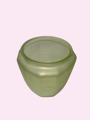 Jarrón vintage de vidrio de uranio verde brillante vaselina satinado en relieve Art Deco - Imagen 4 de 11