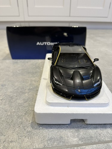 Autoart Lamborghini Centenario LP770-4 Carbon And Yellow Model Car 1/18 79114 - Picture 2 of 4