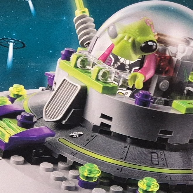 LEGO Space Alien Conquest UFO Abduction 7052 211pcs Complete Set Retired