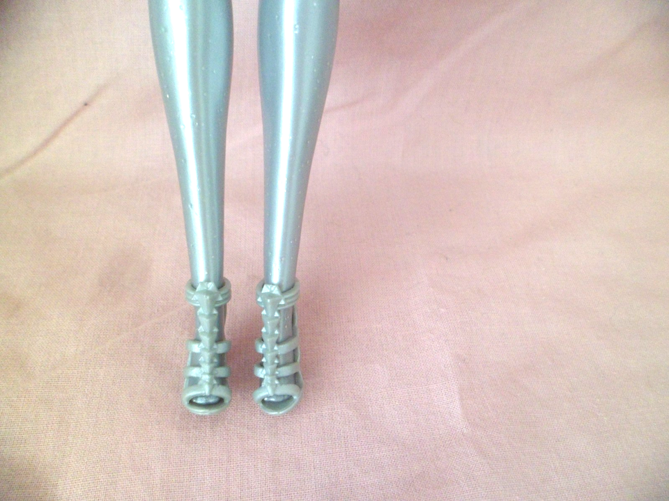 RARE BARBIE DOLL COLOUR REVEAL COMPLETE WINTER FASHION + BAG FULL