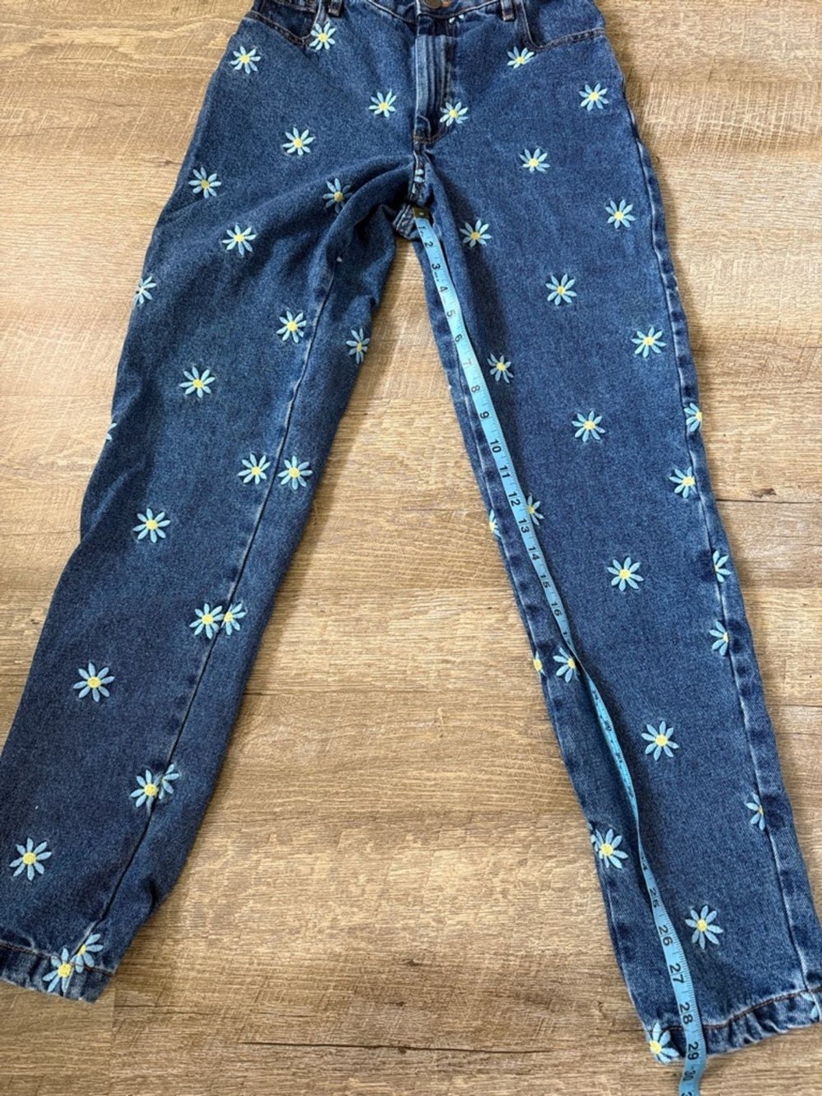 Lucy & Yak Embroidered Daisy-Mae Dana Mom Jeans Size 26L image 2