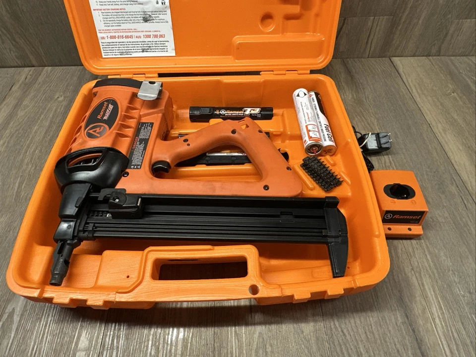 KIT DE HERRAMIENTAS DE SUJECIÓN ACCIONADO POR GAS RAMSET TF1200 TRAKFAST PARA MARCO METÁLICO Foto 2 de 4