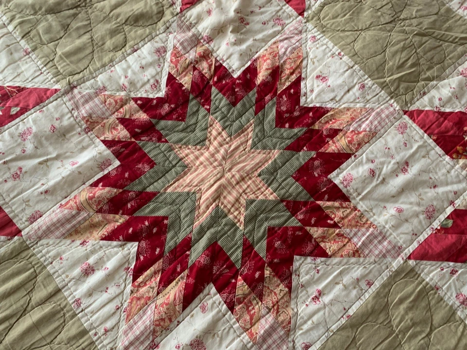 Colcha de retalhos vintage década de 1990 estrela do campo vermelha floral 88” X 96” - Imagem 3 de 4