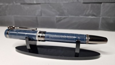 Exklusiver Rollerball   hochwertige, massive Verarbeitung in elegantem Blau.