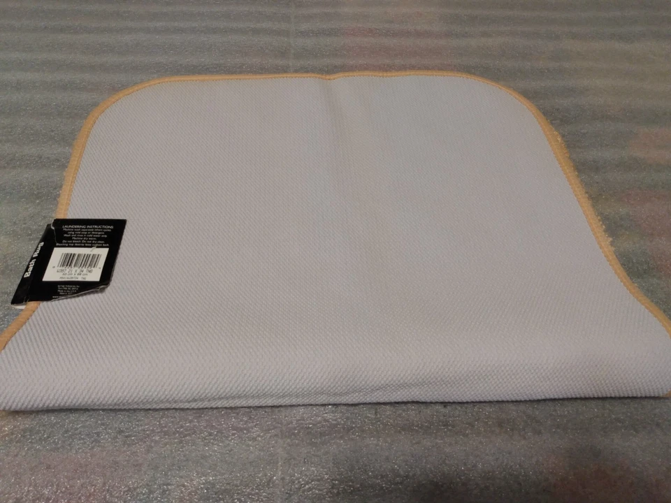  Springmaid Wildthings 21x34 one -piece solid soft orange color bath rug - Image 3 of 4