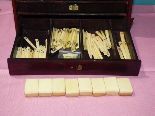 Antique Chinese Mahjong Bone & Dovetail Bamboo Tiles in Case - Picture 9 of 18