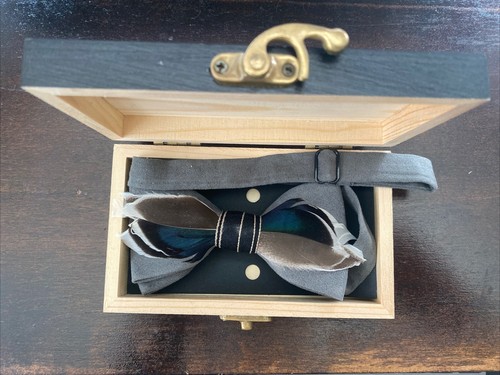 STYLISH MENS Feather Bow Tie JACK & MILES peacock Green Blue. Wedding. Dance.