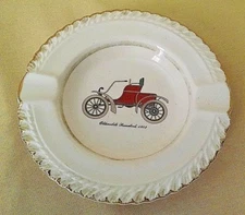OLDSMOBILE RUNABOUT 1903 ASHTRAY HARKER POTTERY VINTAGE USA WHITE GOLD CERAMIC.