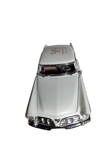 Maisto 1956 Chrysler 300B, White, 1/18 - Picture 1 of 15