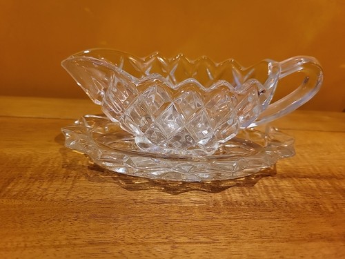 Vintage 1930s pressed glass retro art deco diamond design sauce/gravy boat - Picture 1 of 10