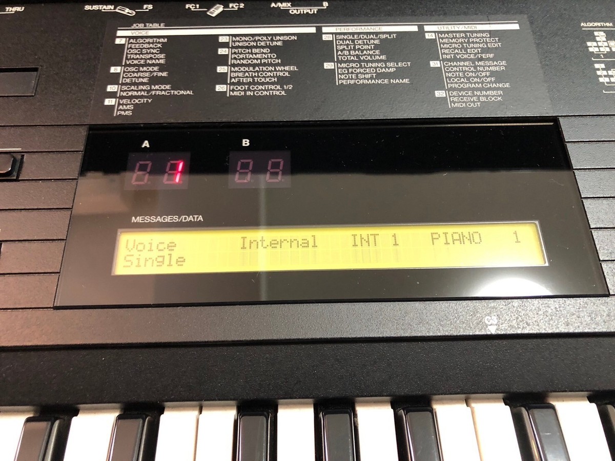 YAMAHA DX7 II-FD Digital Programmable Algorithm Synthesizer