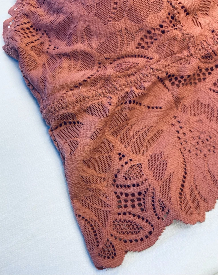 Bralette Aerie Holiday Best de encaje acolchado espalda cruzada -- LET'S MAUVE L Foto 2 de 4