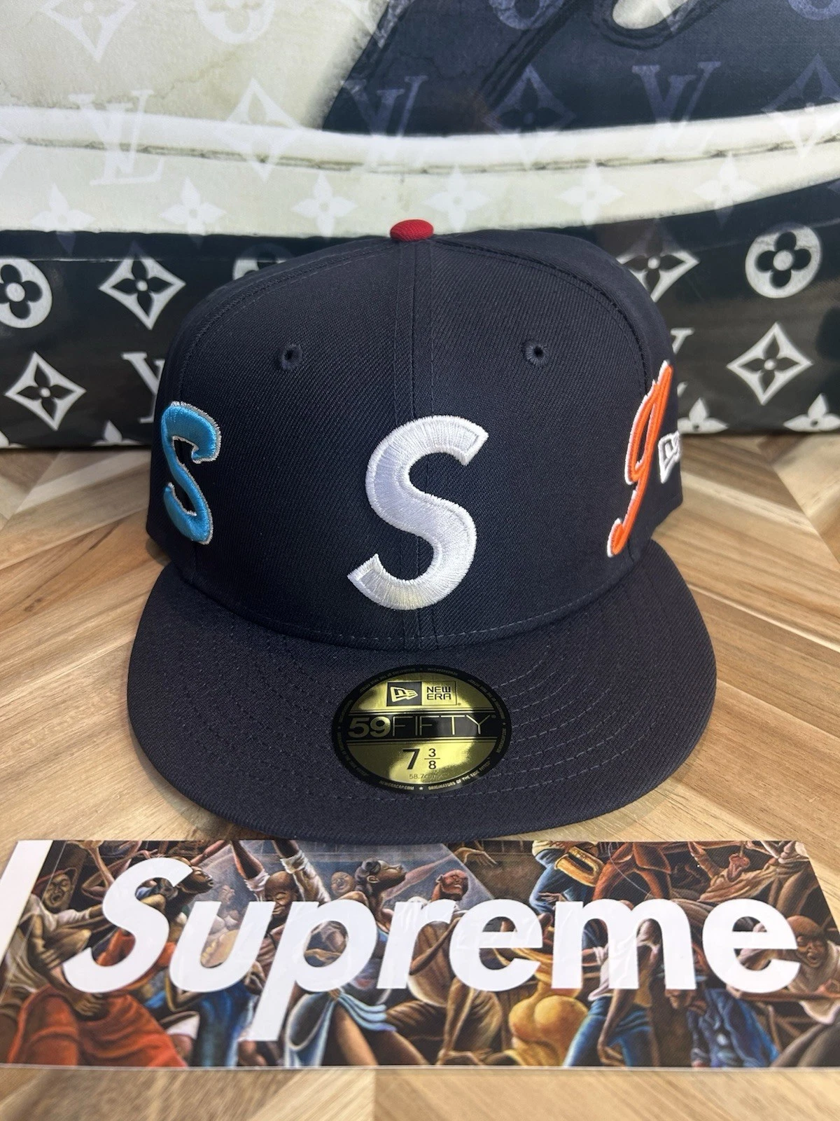 Authentique logo New Era Supreme Multi S bleu marine 7 3/8 rare épuisé