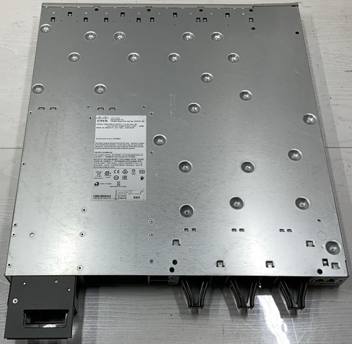 Cisco C9300-48UXM-E Switch 48-port UPoE Network x1 PSU *READ* - Afbeelding 7 van 7