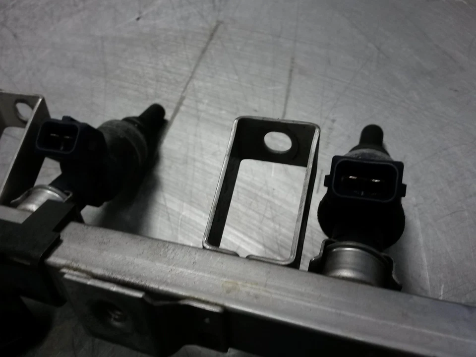 燃油喷射器套装带导轨适用于 01-05 宝马 330XI 3.0 — 第 2/4 张图片