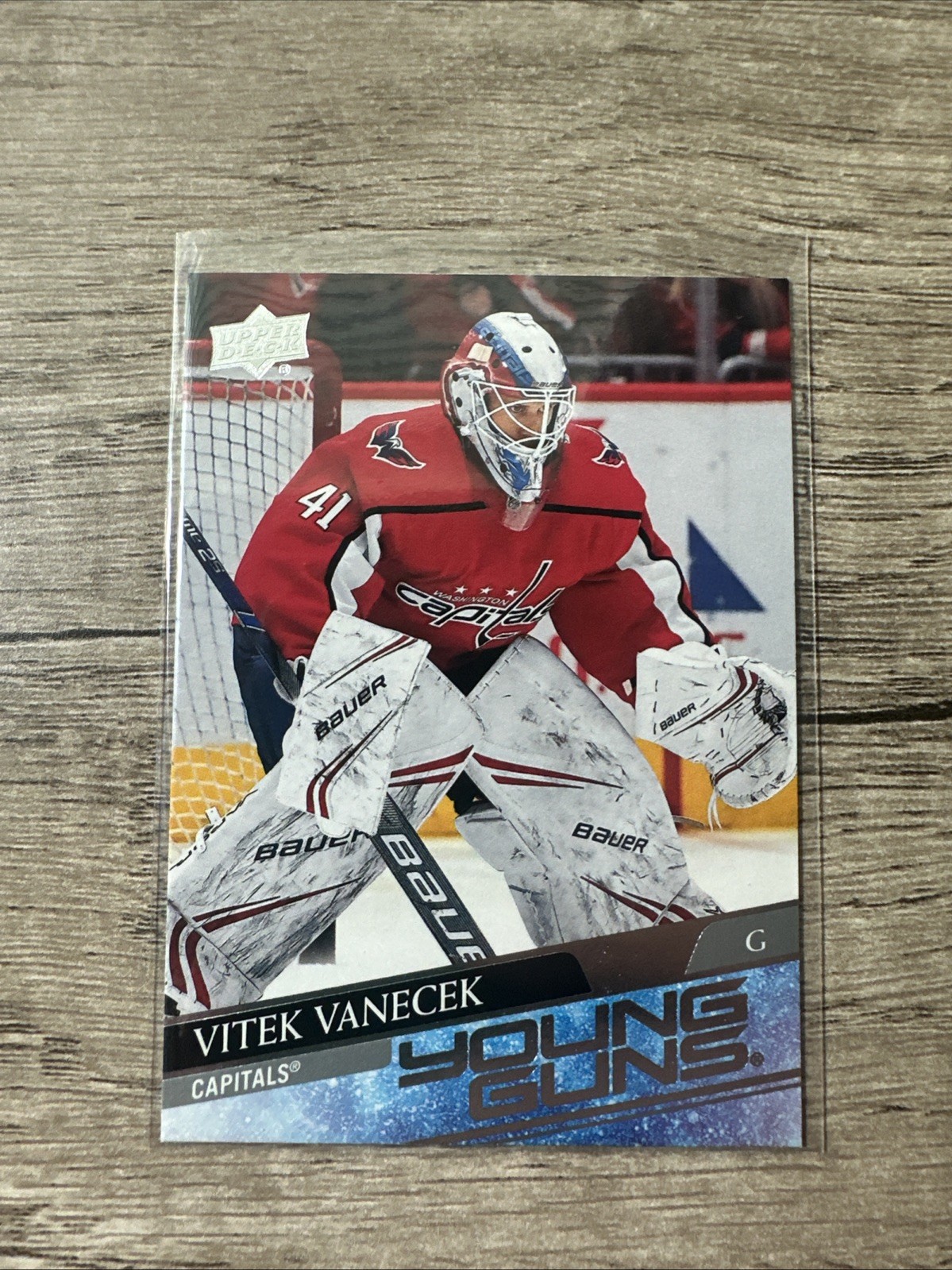 2020-21 Upper Deck - Young Guns Vitek Vanecek #211 (RC)
