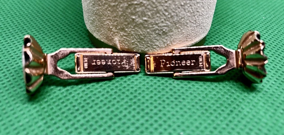 Vintage Mother of Pearl & Black Enamel Signed PIONEER Cuff Links in Show Box - Image 3 of 4