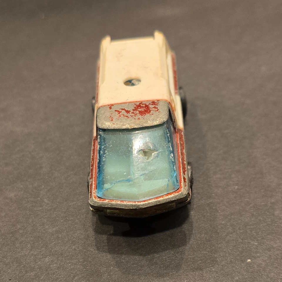 Vintage 1969 Hot Wheels Redline "The Heavyweights Ambulance" Copper HK read! - Image 3 of 4
