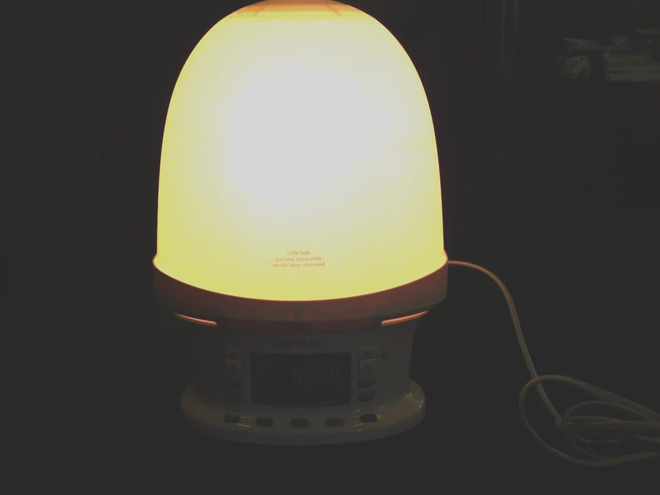 VERILUX RISE & SHINE NATURAL WAKE UP LIGHT VAO5 ALARM CLOCK RADIO SOUNDSCAPES - Image 2 of 4