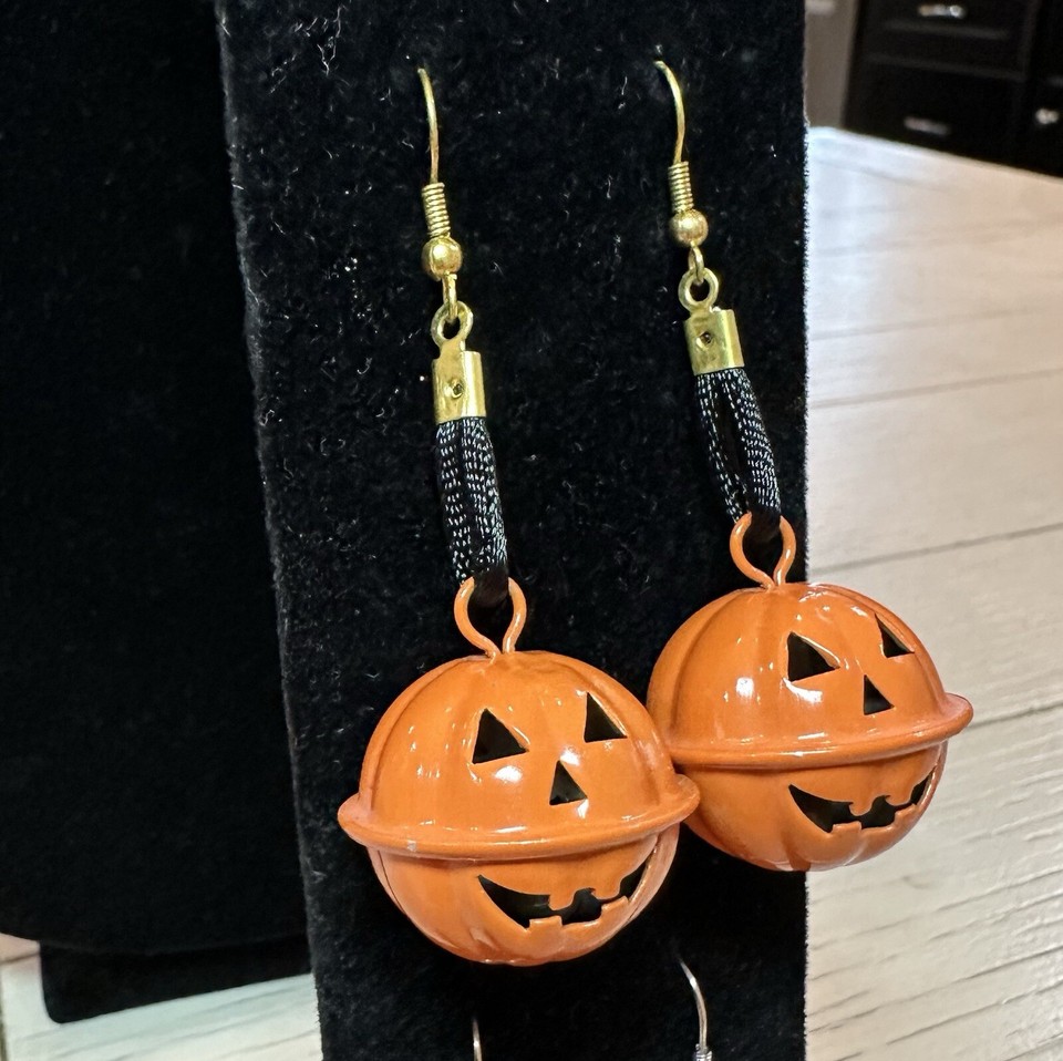 Vintage Estate Sale Find! Halloween Jewelry. Lot of 4 timeless pieces