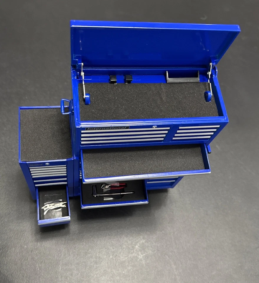 INTERNATIONAL TOOL CHEST BANK REPLICA  1:8 SCALE DIECAST Blue w/ Box - Image 2 of 4