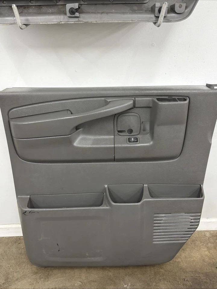03-14 Juego de paneles de puerta gris Chevy Express GMC Savana 2500 3500 OEM Foto 2 de 4