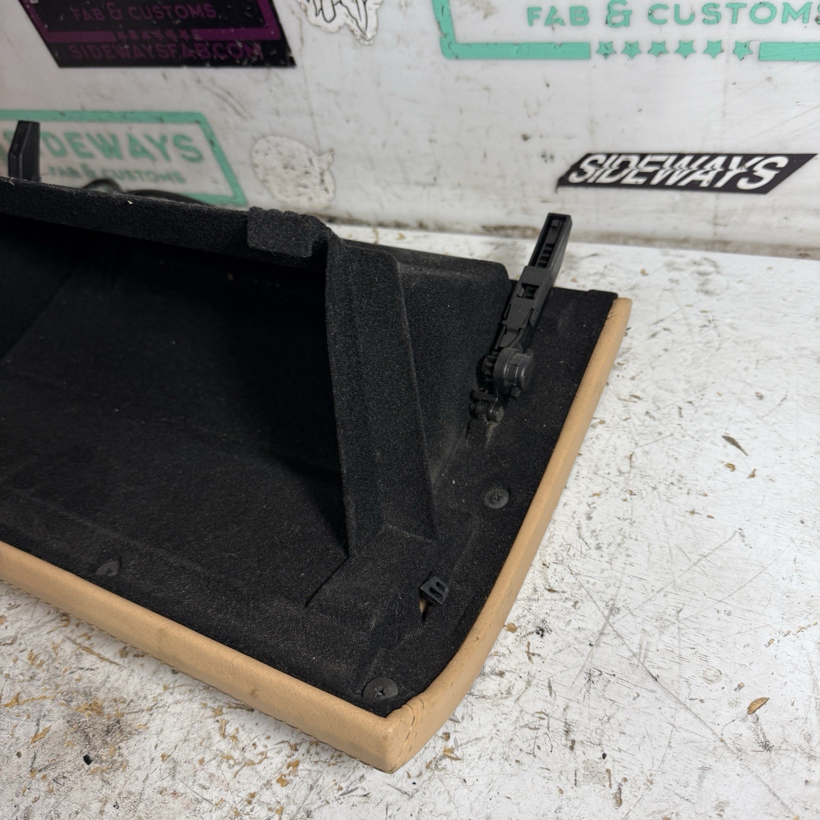 03-08 Maserati Quattroporte Glove Box Storage Compartment M139 Tan