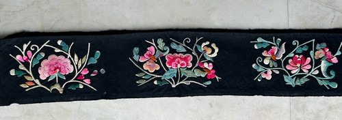 VINTAGE ETHNIC ASIAN HAND EMBROIDERED PANEL