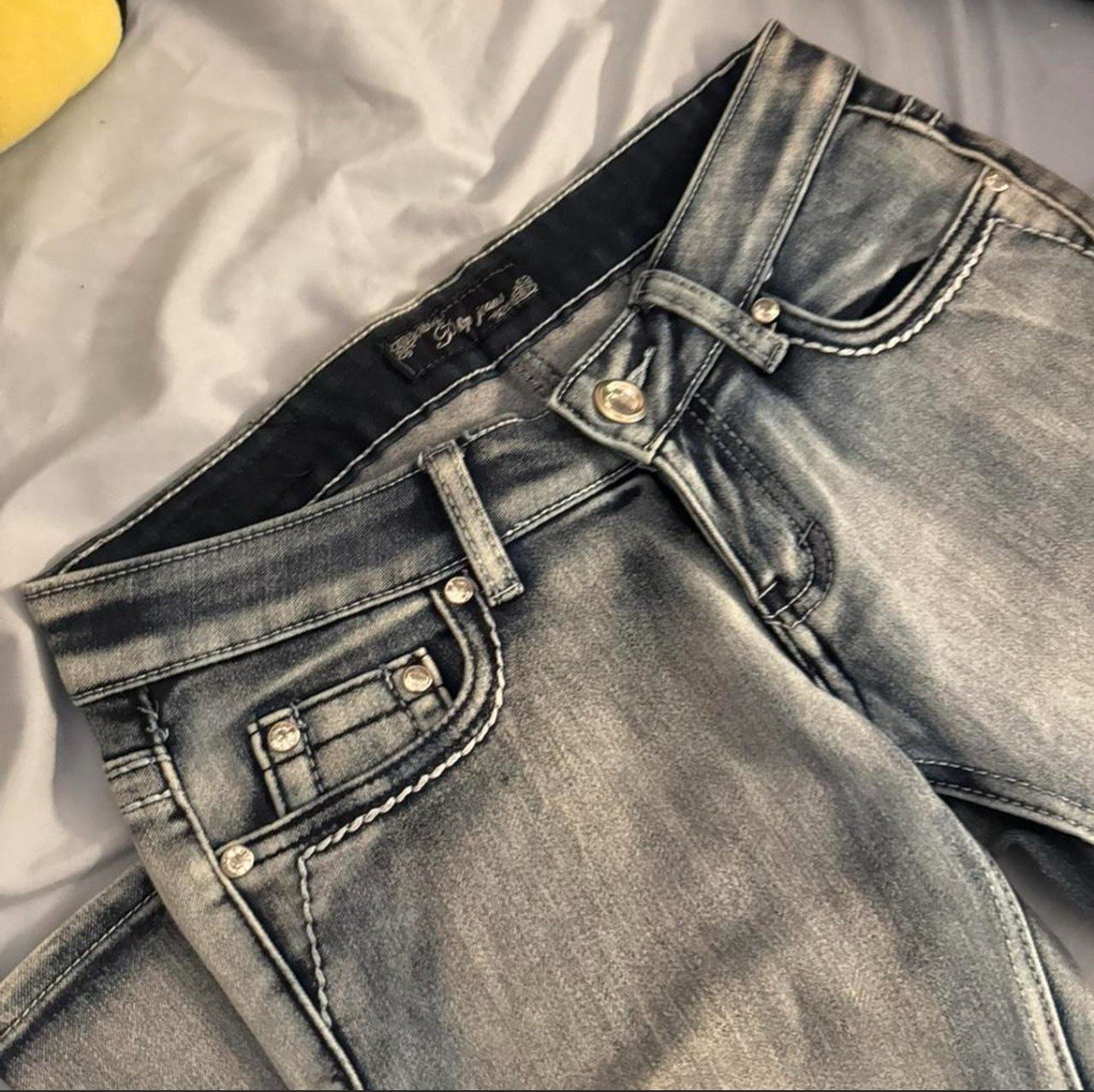 Miss Me Women’s Light Wash Mid Rise Skinny Blue Denim Jeans 5-Pocket