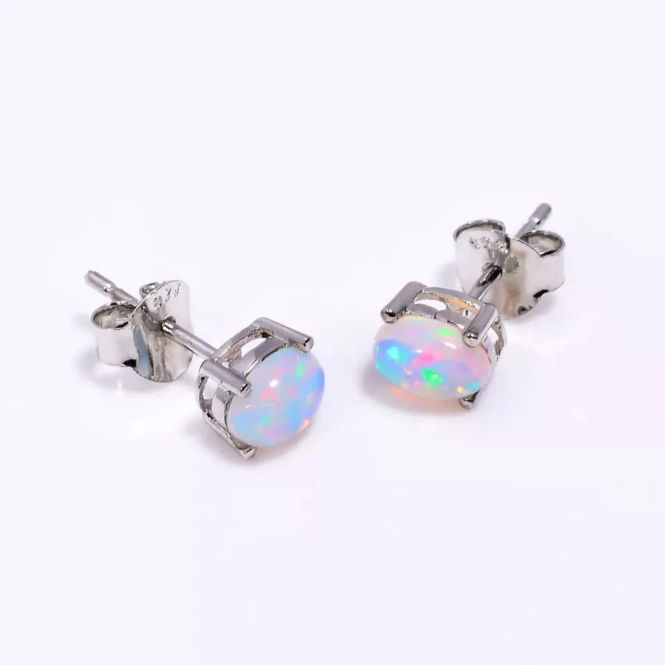 Orecchini a bottone in opale bianco ovale Boho, argento sterling 925, dimensioni 1,0 cm x 0,8 cm, opale creato in laboratorio, regalo di compleanno di ottobre, Mistry Gems, S4WOP - Italia
