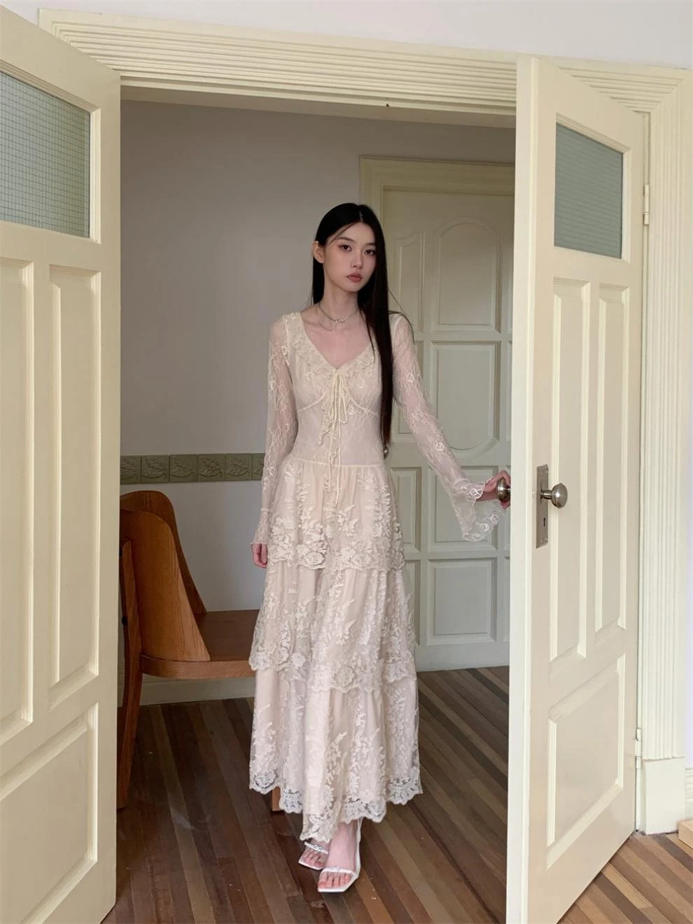 OFF WHITE Abito donna stile francese manica lunga svasata pizzo scollo a V lungo a strati volant nuovo