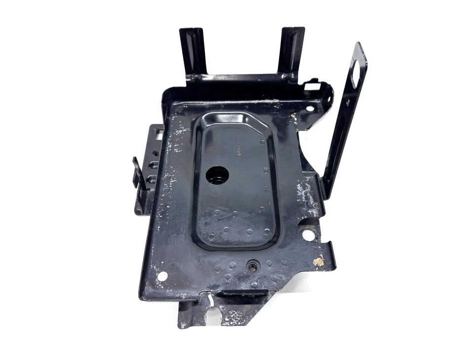 2018-2023 CHEVROLET EQUINOX BATTERY BOX TRAY HOLDER BRACKET SUPPORT 84401323 OEM - Image 4 of 4
