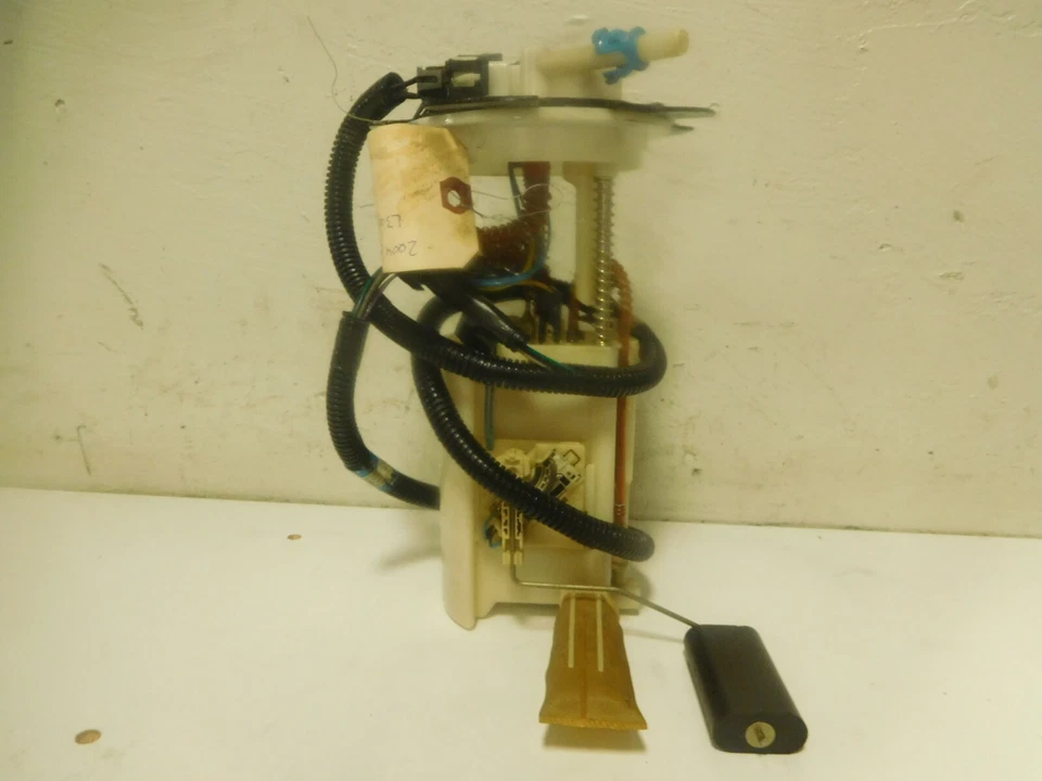 Conjunto de bomba de combustible Saturn L300 2004 6 cilindros Foto 2 de 4