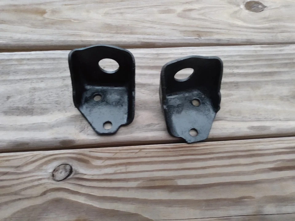 GM 1955 1956 1957 CHEVROLET BEL AIR NOMAD 210 V8 FRONT ENGINE MOTOR MOUNTS OEM Foto 2 de 2