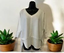 San Joy super soft oversized v-neck tunic sweater Women’s Size S Small