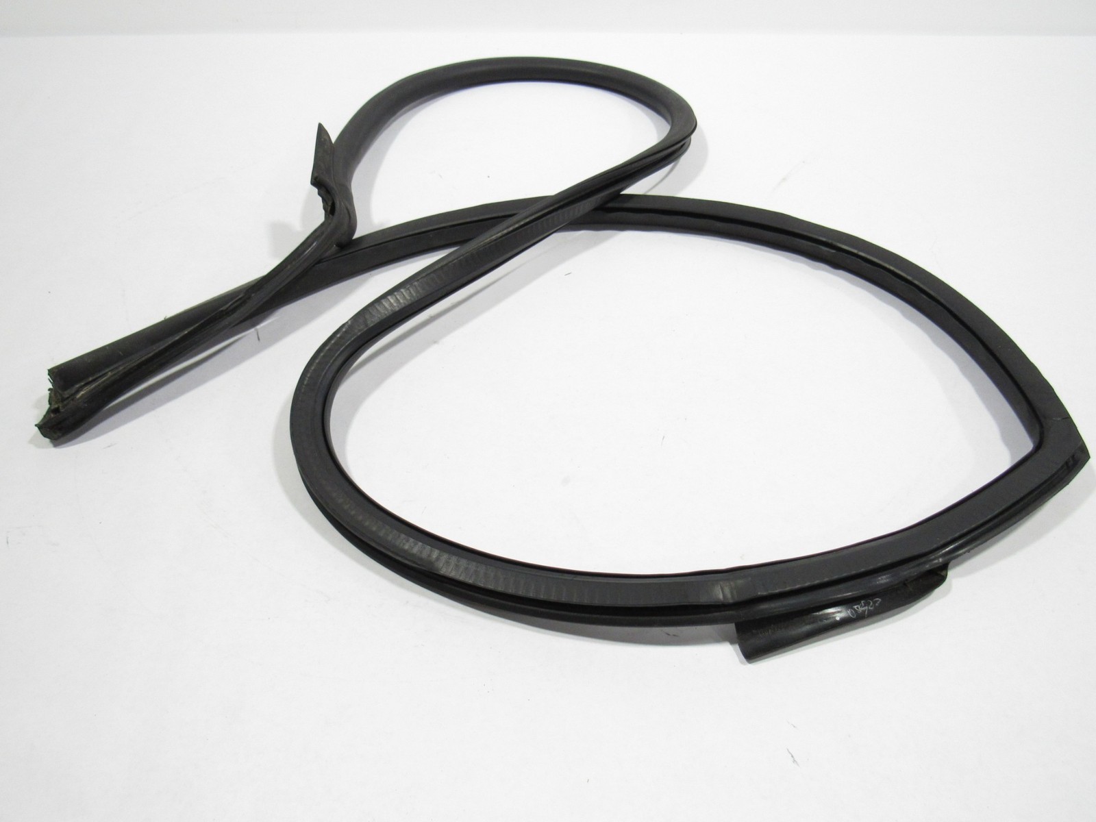 14-17 Audi R8 V10 2015 Left Driver Door Weatherstrip Rubber Seal ;:O