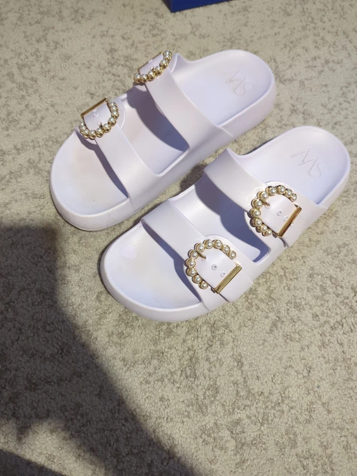 Women's Stuart Weitzman Sz. 11 Slide w/Pearl Buckle - Lavender Excellent Cond.  - Image 2 of 4