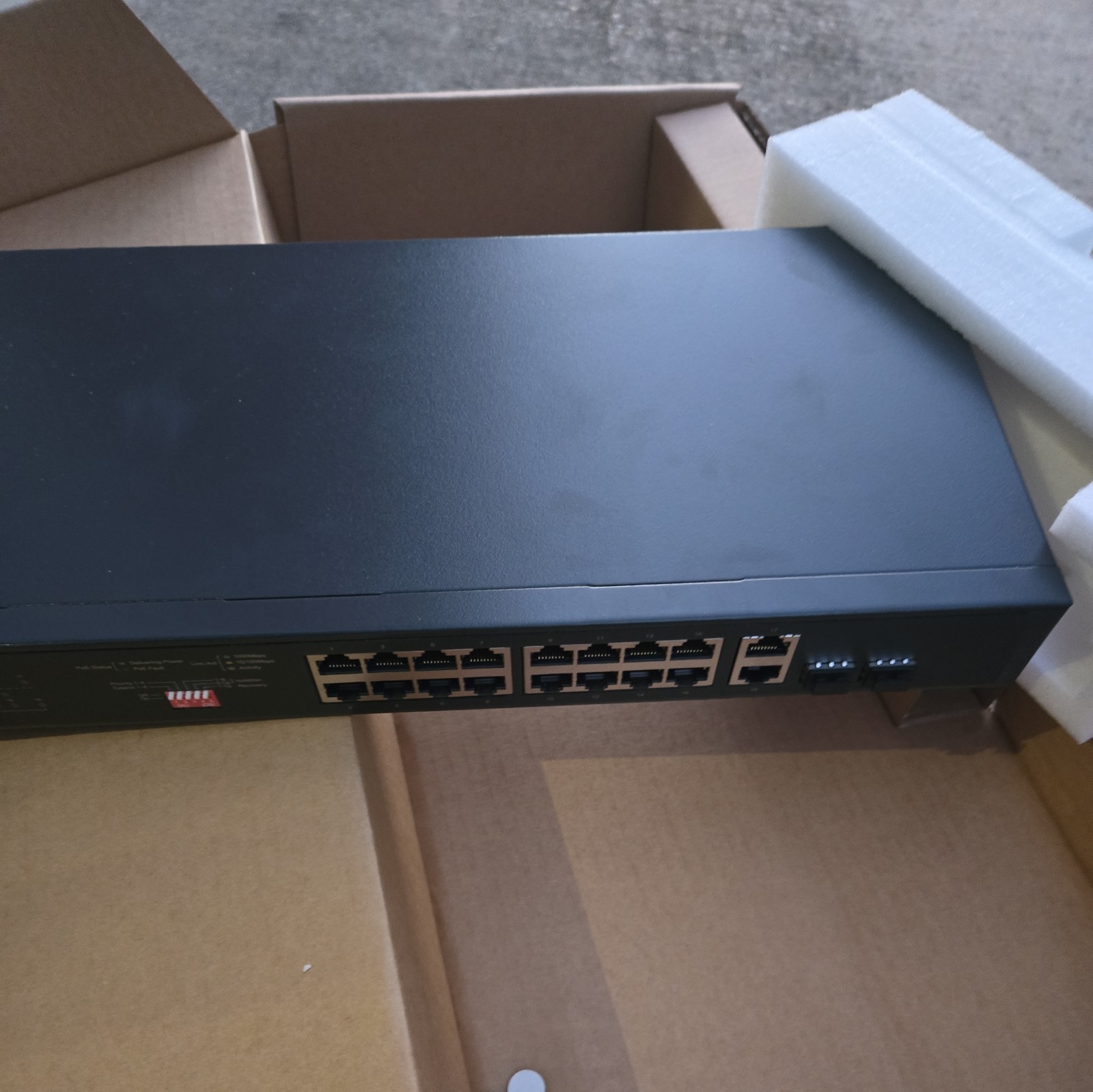 TP-Link TL-SG1218MP - 18-Port Gigabit Rackmount Switch with 16 PoE+ - Limited