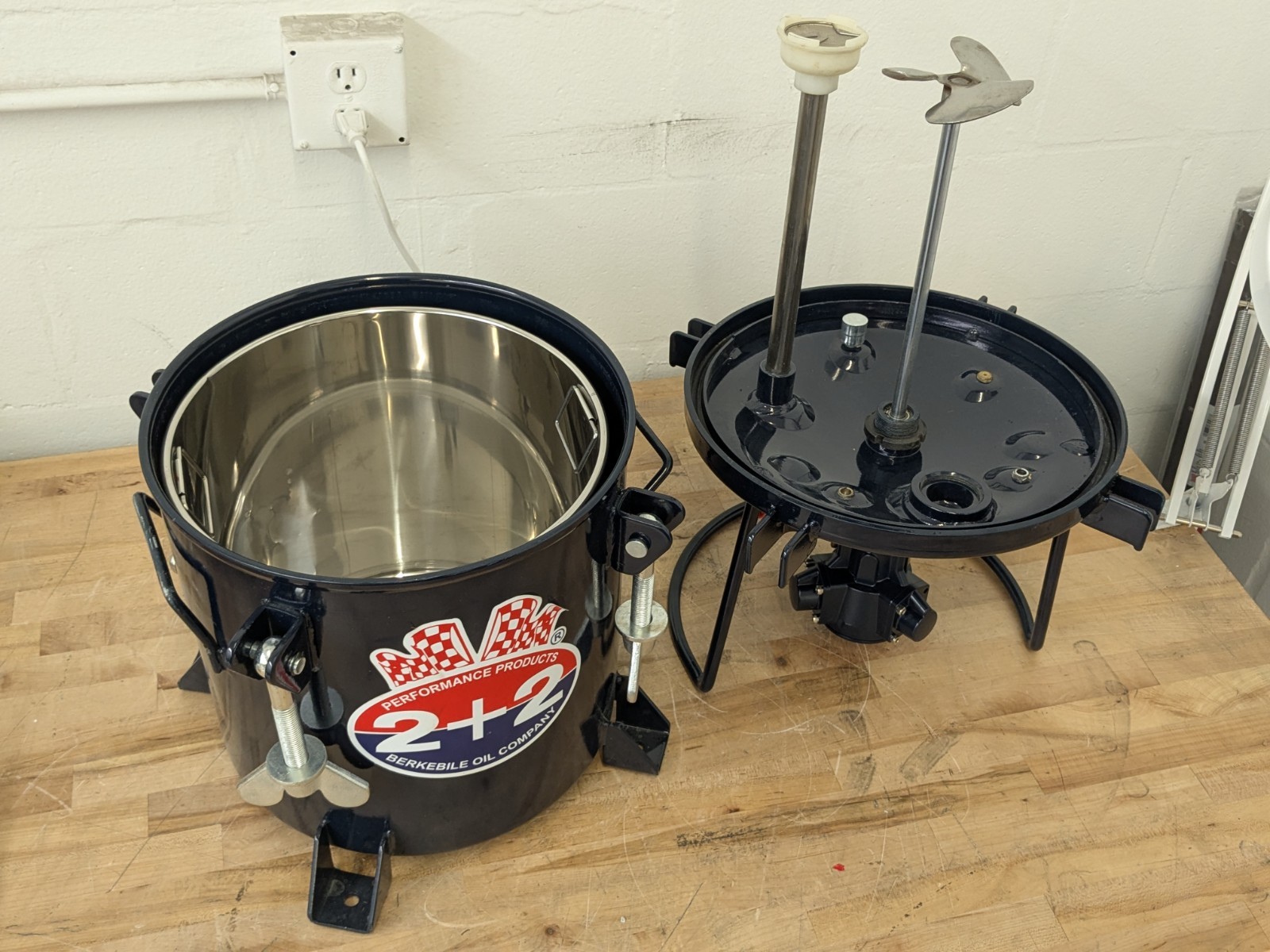 Berkebile Pressure Pot System 5 Gal Tank 90 PSI Max BPFC-PROSYS5 Scratch N Dent