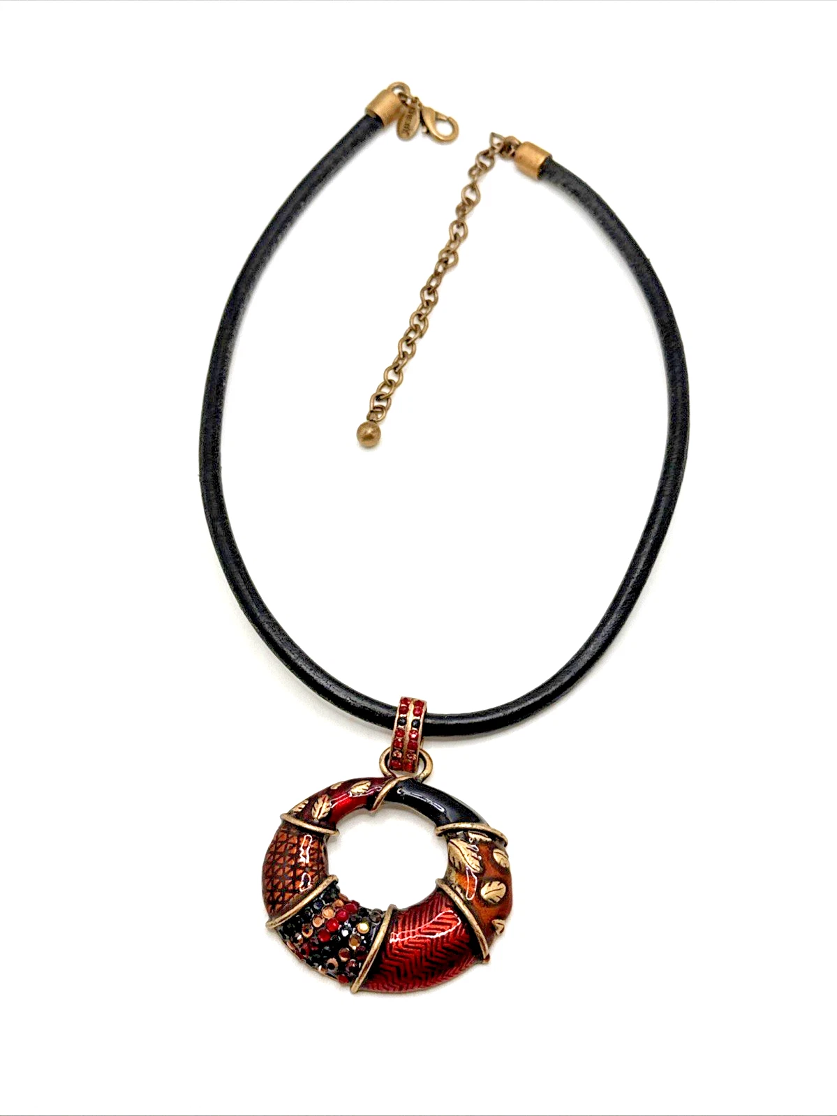 VETEMENTS Collana con ciondolo amuleto smalto rosso e strass CHICOS cordino in pelle 16" 19"