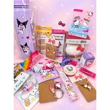Sanrio 18 Piece Beauty Accessories Bundle Hello Kitty Kuromi Cinnamoroll