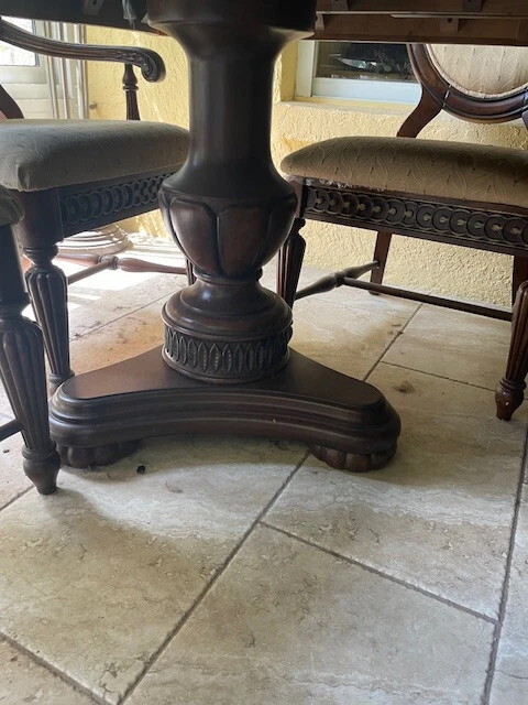 solid wood furniture dining room - Image 2 of 4