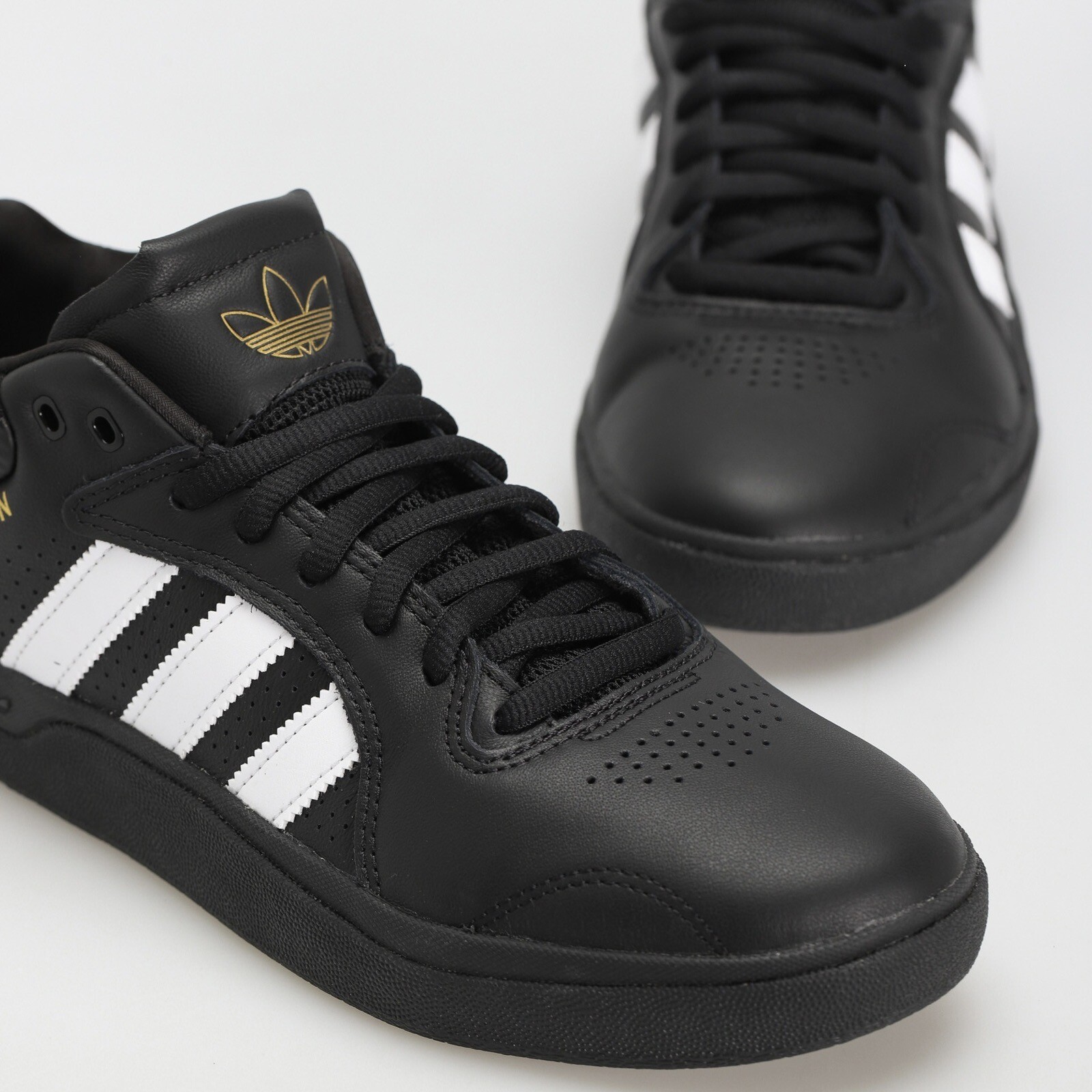 Мужские кроссовки Adidas Tyshawn размера 12 для скейтбординга, черные #270