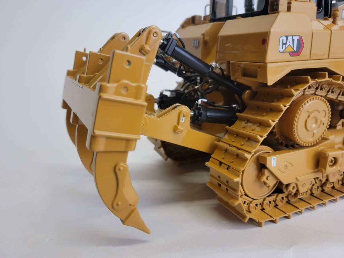 Caterpillar D9 Dozer - 3 Shank Ripper & U Blade 1/24 - CCM 