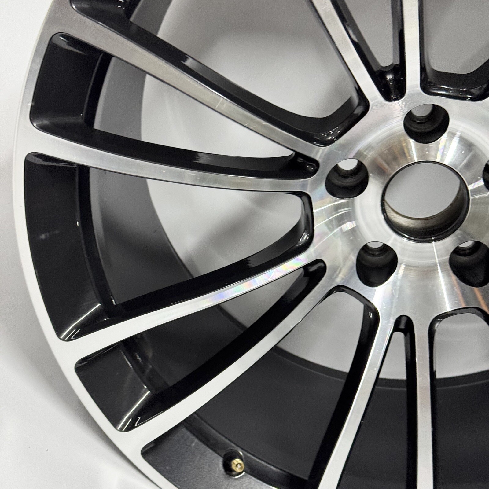 (1) McLaren 570S MACHINED BLACK Rear Wheel 10JX20” P/N 13B0566CP OEM