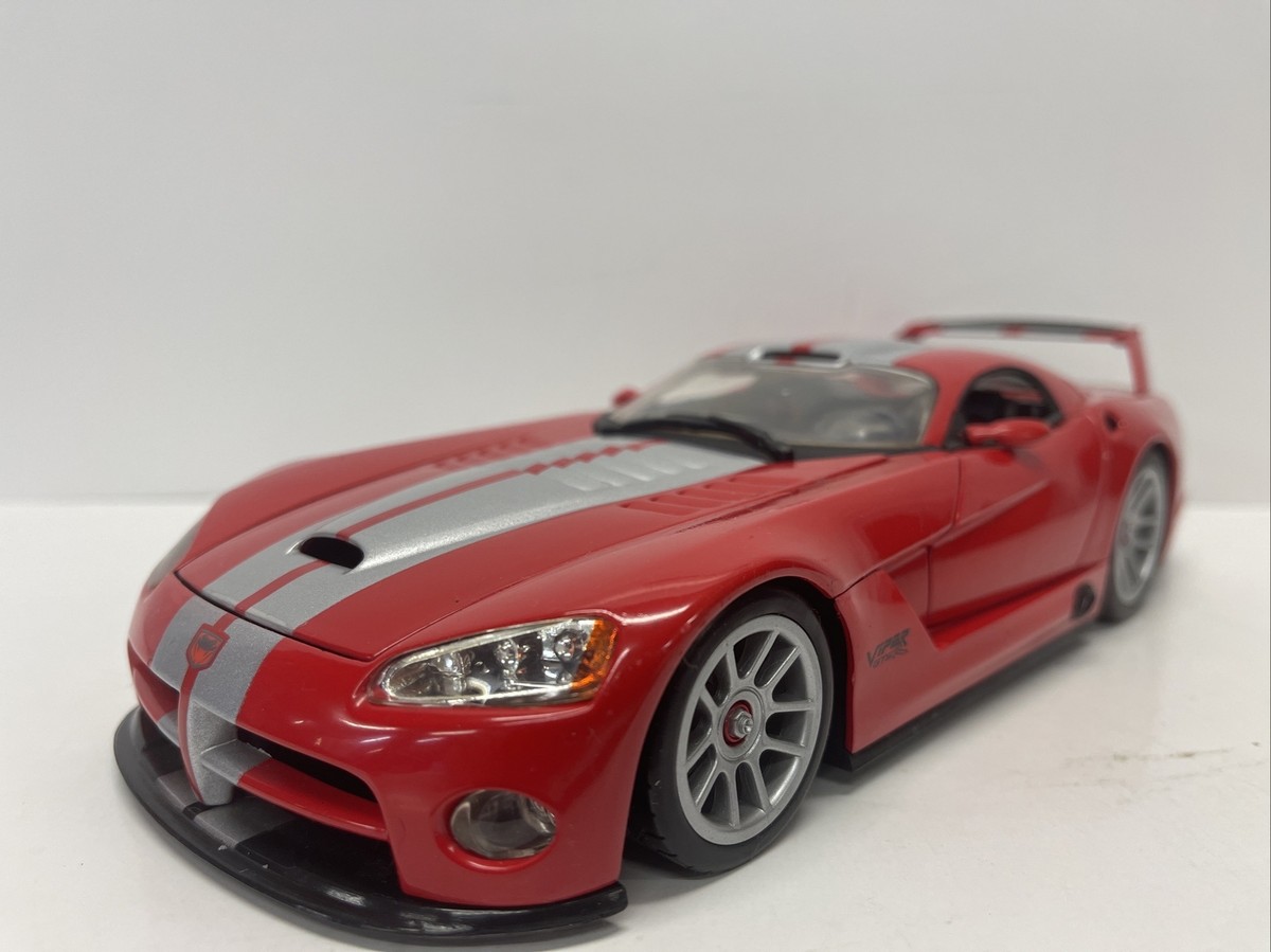 Hot Wheels 100% Dodge Viper GTS R 1:18 Scale Diecast Model Hot Wheels 100% Dodge Viper GTS R 1:18 Scale Diecast Model